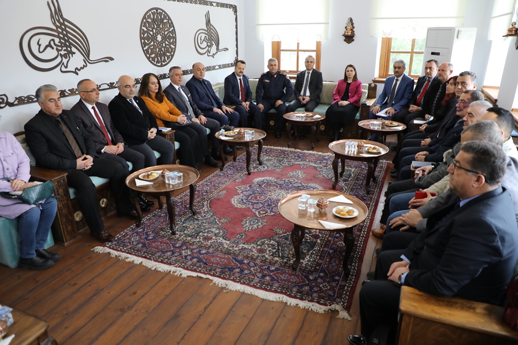 Vali Arslan Başkanlığında Eğitim Değerlendirme Toplantısı Gerçekleştirildi